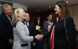 Hillary Clinton had a long discussion with Petrobras CEO Maria das Gracas Foster 
