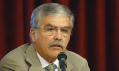 Planning Minister De Vido has met with Petrobras, ConocoPhillips and plans to talk with Exxon and Chevron