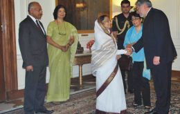 President Lugo is received by his peer Pratibha Patil 