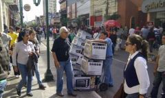 Argentines are concerned with the economic situation and prospects 