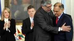 Ali Rodriguez is congratulated by Colombian president Santos and president Lugo