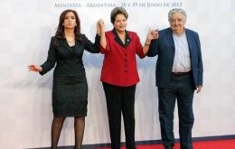 The three full members in the family picture: Cristina, Dilma and Mujica 