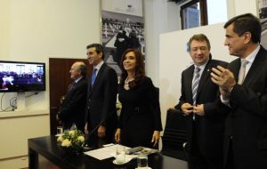 Cristina Fernandez making the announcement, the State is confident of businessmen
