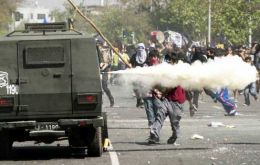 A common scene in Santiago and other Chilean cities: students clash with Carabineros 