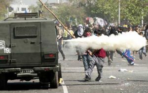 A common scene in Santiago and other Chilean cities: students clash with Carabineros 