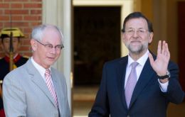 PM Rajoy met with European Council president Van Rompuy (L)