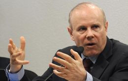 “We left behind a period of weak growth”, says Finance minister Mantega 