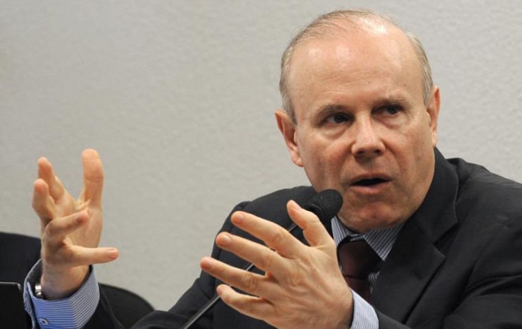 “We left behind a period of weak growth”, says Finance minister Mantega 