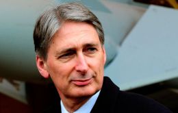 Defence Secretary Hammond: French and German governments must reduce their stakes in EADS
