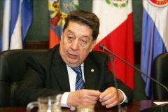 Fernandez Estigarribia met with one of his peers from Unasur in “neutral territory”