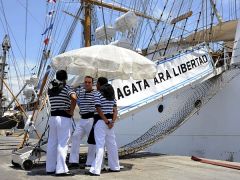 Argentine crew members making time at Tema (Photo by EFE)