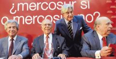 The four presidents at the Colorado party headquarters during the Mercosur debate 