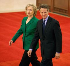 http://en.mercopress.com/data/cache/noticias/38465/240x0/geithner-clinton.jpg