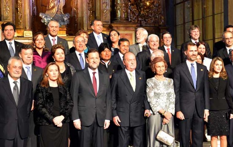 The family picture with King Juan Carlos and Queen Sofia in Cadiz 