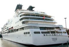The 32.000 tons &ldquo;Seabourn Sojourn&rdquo; with its 450 visitors berthed at Ushuaia 