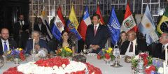 Humala welcome Unasur delegation at Hotel Swissotel last night (Photo: Pres. Peru)