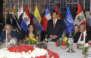 Humala welcome Unasur delegation at Hotel Swissotel last night (Photo: Pres. Peru)