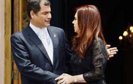 The Argentine president and her Ecuadorean peer, both fond of clamping on the media (Photo: Afp) 