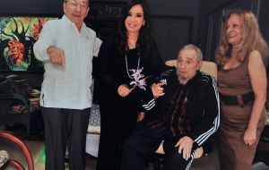 ‘Family picture’ of Raul and Fidel with Cristina Fernandez  