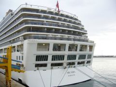 Arcadia, registered in Hamilton, Bahamas on around the world cruise will stop in Stanley 