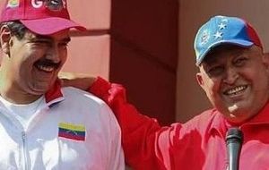 Before leaving for Cuba, Chavez urged his countrymen to support Vice president Maduro (L)