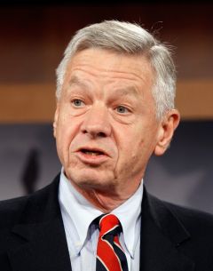 In the US there is no real difference of opinion on the Falklands issue between political parties, said Petri