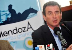 Mendoza governor Perez said “he will support any initiative so that work doesn't remain paralyzed”