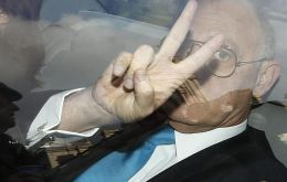 The Argentine minister boasting the V for victory 