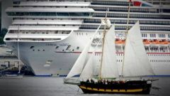 Carnival Triumph with her 4.200 pax and crew will be towed to a Mexican port 