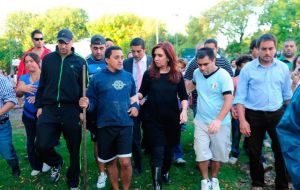 Cristina Fernandez visited the devastated areas and met with neighbours 