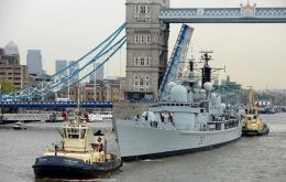 HMS Edinburgh sails under the London Bridge 
