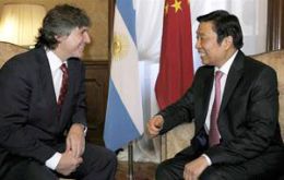 Vice-presidents Boudou and Li exchanged smiles and supports  