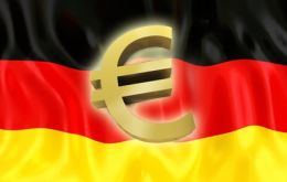 Opinion polls regularly show a majority of Germans still back the Euro, but…