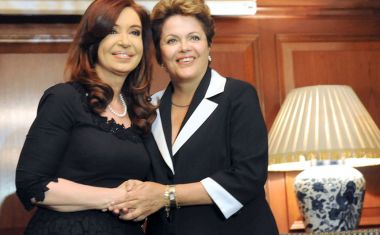 Cristina and Dilma, smiles and politeness, but that is not what happened behind doors    