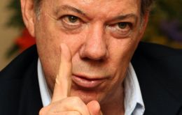 Maduro accused Santos of “a stab in the back” for meeting with opposition leader Capriles 