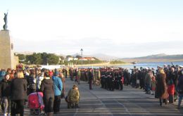 Massive turnout of Islanders’ families at the Liberation Monument 