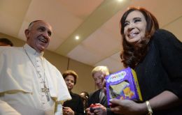 Cristina Fernandez showing the Pope’s gift