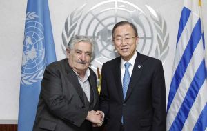 With Ban Ki.moon, the protocol meeting 