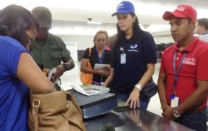Cadivi staff checking passengers' tickets: A trip to Peru entitles the maximum allocation of 3.000 dollars at the official rate 