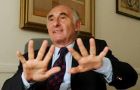 On December 2001 president De la Rúa resigned and the whole house of cards collapsed