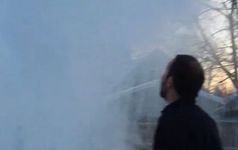 The video of a meteorologist tossing a pot of boiling water into the air in Wisconsin, demonstrating it instantly becomes snow 