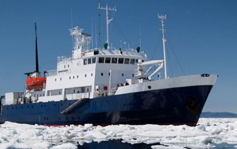MV Akademik Shokalskiy caught in Commonwealth Bay on Christmas Day had to also spend New Year surrounded by ice 