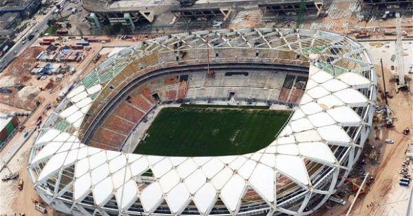 Fans detail string of problems as Manaus World Cup stadium opens