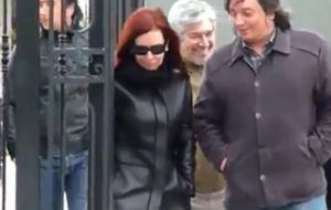 A smiling Baez with members of the Kirchner family in Santa Cruz. Cristina Fernandez with dark glasses  