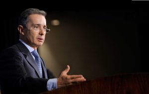 Former president Uribe was elected Senator and wants an end to talks with FARC: they must turn their arms in 