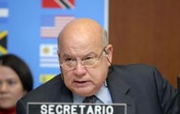 OAS Secretary General Insulza expressed his solidarity with Argentina and the  unusual situation the country is in