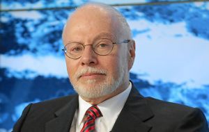Following on a Nevada magistrate ruling, Paul Singer is after the assets from Argentines close to the country's leaders