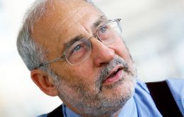 “From a global perspective, it is not possible to understand why a magistrate gets to have the right to judge about any bond in the world”, said Stiglitz
