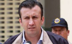 Aragua governor Tareck El Aissami denied disease medical reports and  accused the president of Aragua Medical Association, Dr. Sarmiento, of “creating anxiety.” 