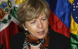 “The regional market is key to developing value chains in Latin America and the Caribbean”, argues ECLAC secretary Barcena
